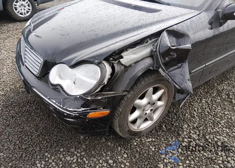2001 Mercedes-Benz C 240 from USA, damaged, VIN WDBRF61JX1F074569